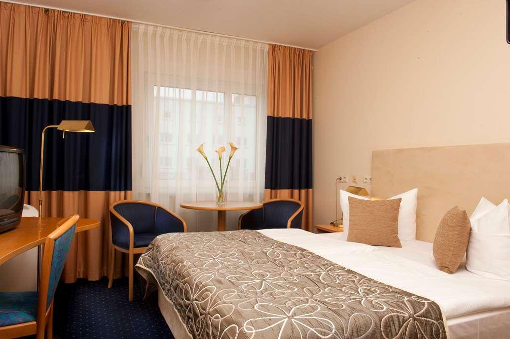 Tryp By Wyndham Bremen Airport Hotel Kamer foto