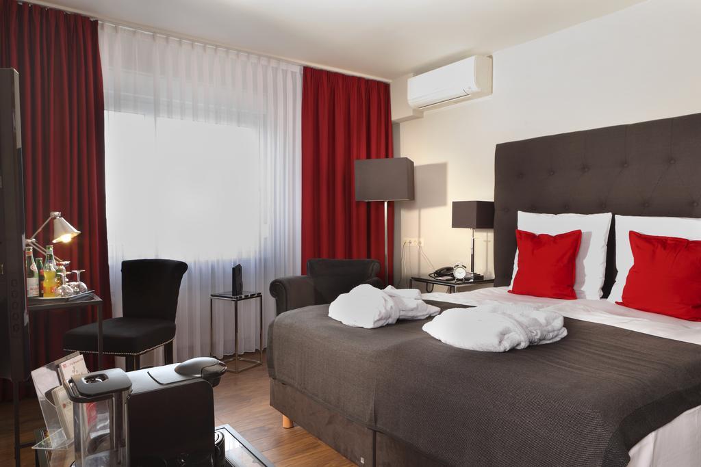 Tryp By Wyndham Bremen Airport Hotel Kamer foto