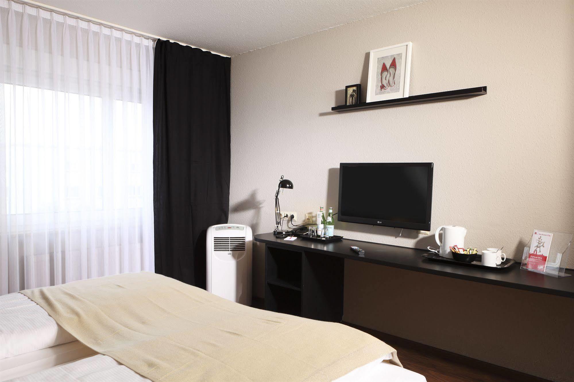 Tryp By Wyndham Bremen Airport Hotel Buitenkant foto