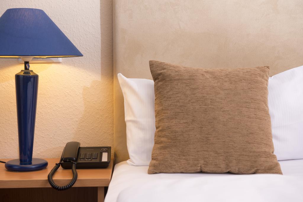 Tryp By Wyndham Bremen Airport Hotel Kamer foto