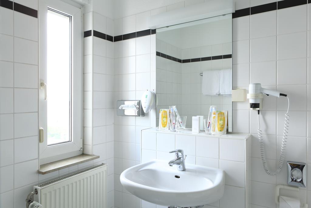 Tryp By Wyndham Bremen Airport Hotel Kamer foto