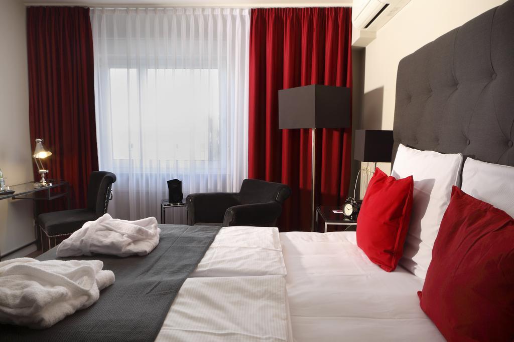 Tryp By Wyndham Bremen Airport Hotel Kamer foto