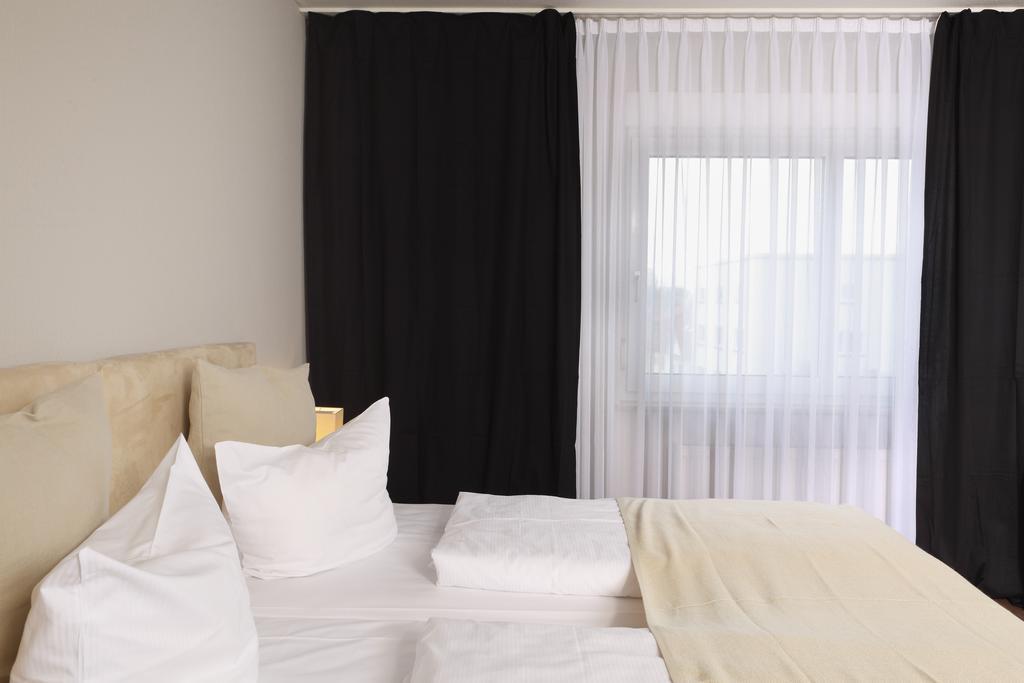 Tryp By Wyndham Bremen Airport Hotel Kamer foto